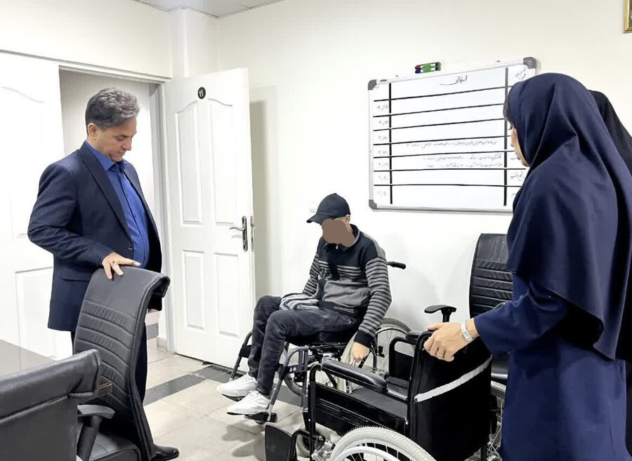 ملارد |  توزیع ویلچر میان توانخواهان تحت پوشش بهزیستی