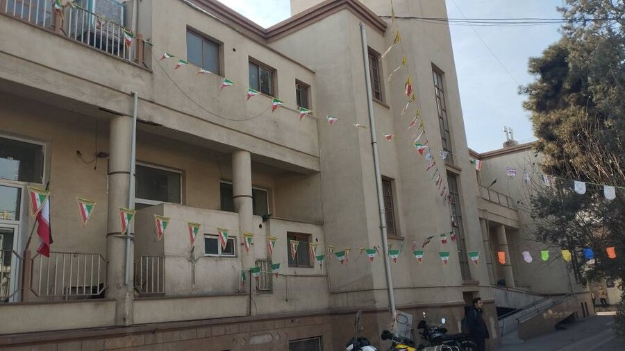 شهرتهران| ستاد بهزیستی تهران به مناسبت دهه فجر آذین‌بندی شد