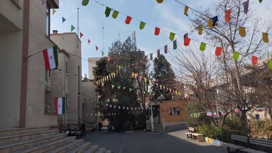 شهرتهران| ستاد بهزیستی تهران به مناسبت دهه فجر آذین‌بندی شد