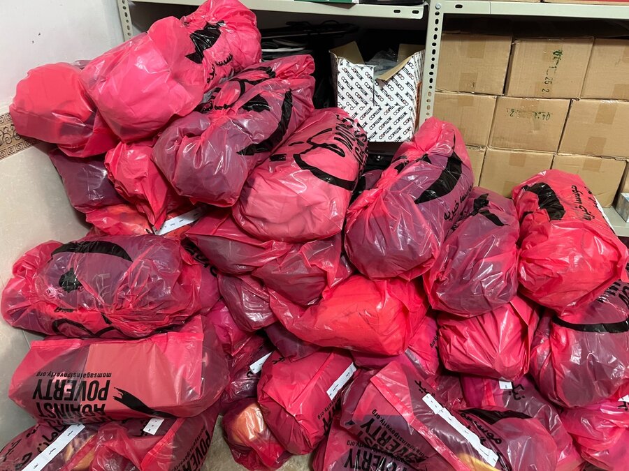 پیشوا | توزیع ۴۰۰ عدد کفش و کاپشن بین مددجویان با همکاری خیریه پیش‌گامان