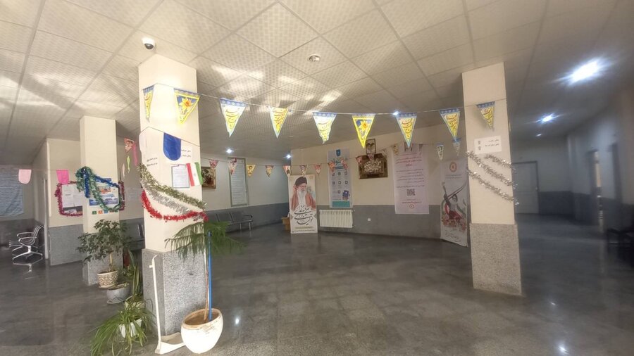 فیروزکوه | به مناسبت آغاز دهه فجر؛ اداره بهزیستی با آذین‌بندی به استقبال جشن‌های انقلاب رفت