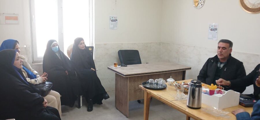 رباط کریم | دیدار صمیمانه مسئولین در سرای محله سفیدار با موضوع «پویش سلام»