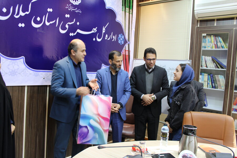 تجلیل از دانش آموزان نخبه تحت پوشش بهزیستی گیلان