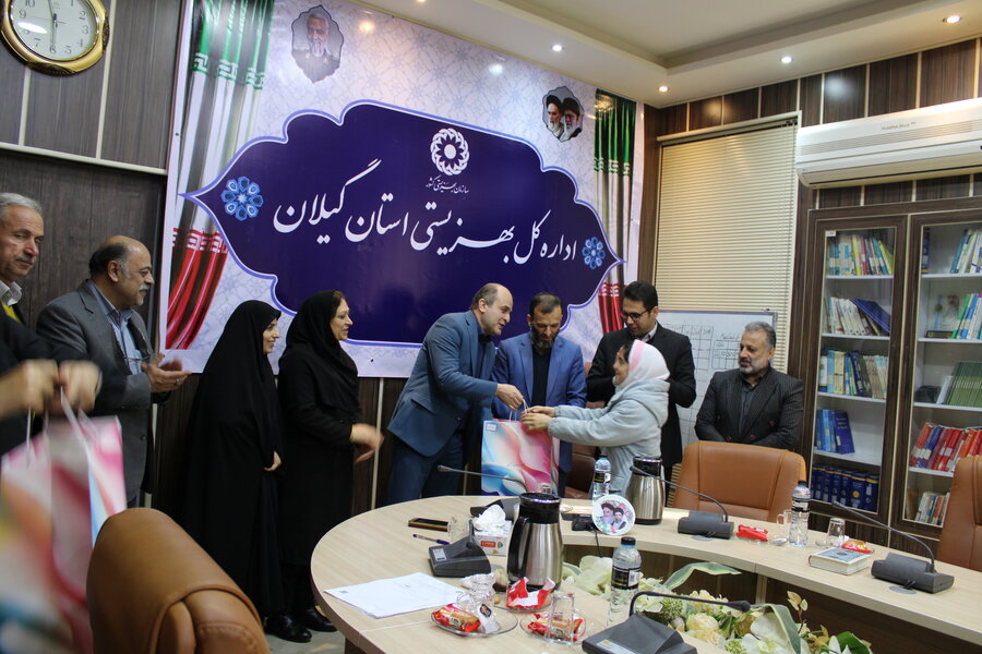 تجلیل از دانش آموزان نخبه تحت پوشش بهزیستی گیلان