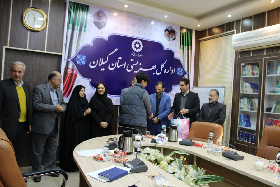 تجلیل از دانش آموزان نخبه تحت پوشش بهزیستی گیلان