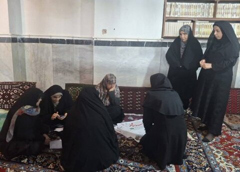 معرفی پویش «سلام محله» توسط کارشناسان و مددکاران بهزیستی شاهین‌دژ در مصلای نماز جمعه