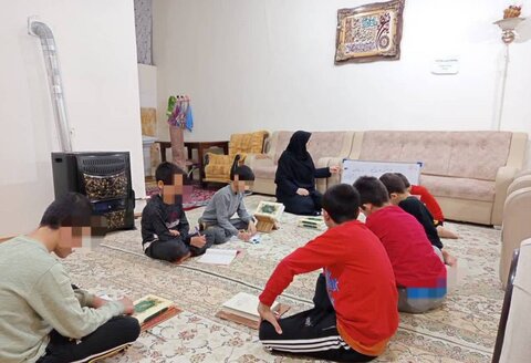 برگزاری کلاس روخوانی و روان‌خوانی قرآن کریم برای کودکان مؤسسه خیریه نور امید بهزیستی شاهین‌دژ