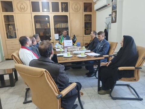 فسا|جلسه هماهنگی دهه فجر و اطلاع رسانی پویش سراسری سلام محله در محل کمیته امداد