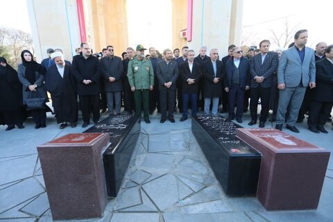 آیین غبارروبی و عطر افشانی گلزار شهداء به مناسبت دهه فجر انجام شد