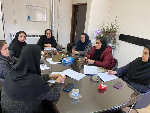 برگزاری جلسه مددکاری با رویکرد مدیریت مورد ویژه شهرستان‌های رشت و لاهیجان  