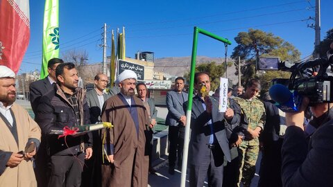 ارسنجان|آغاز گرامیداشت‌های سالروز ورود امام خمینی(ره) با نواخته شدن زنگ انقلاب در میدان شهرداری