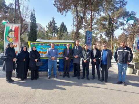 تجدید میثاق کارکنان بهزیستی استان البرز با آرمان‌های شهدا در آغاز دهه مبارک فجر