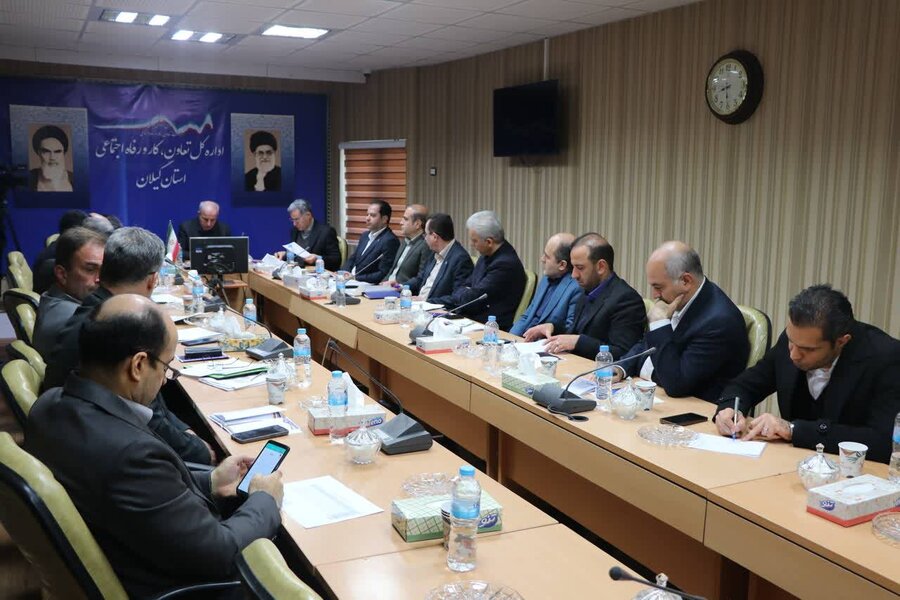 نشست هم‌اندیشی رئیس و اعضای مجمع نمایندگان استان با مدیران دستگاه‌های تابعه وزارت تعاون، کار و رفاه اجتماعی