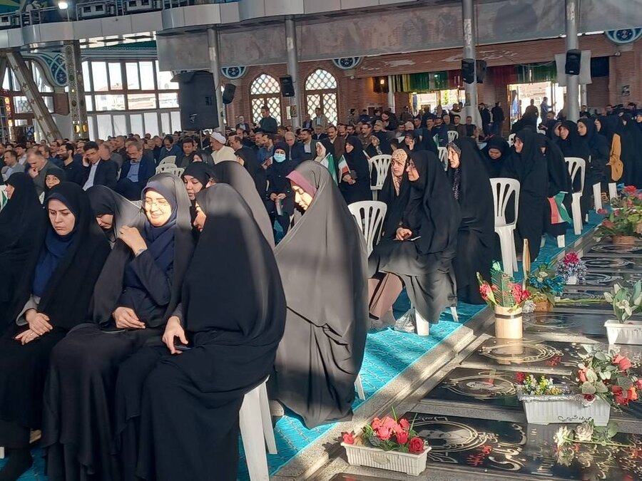 حضور مدیرکل و کارکنان بهزیستی گیلان در مراسم گرامیداشت آغاز دهه مبارک فجر