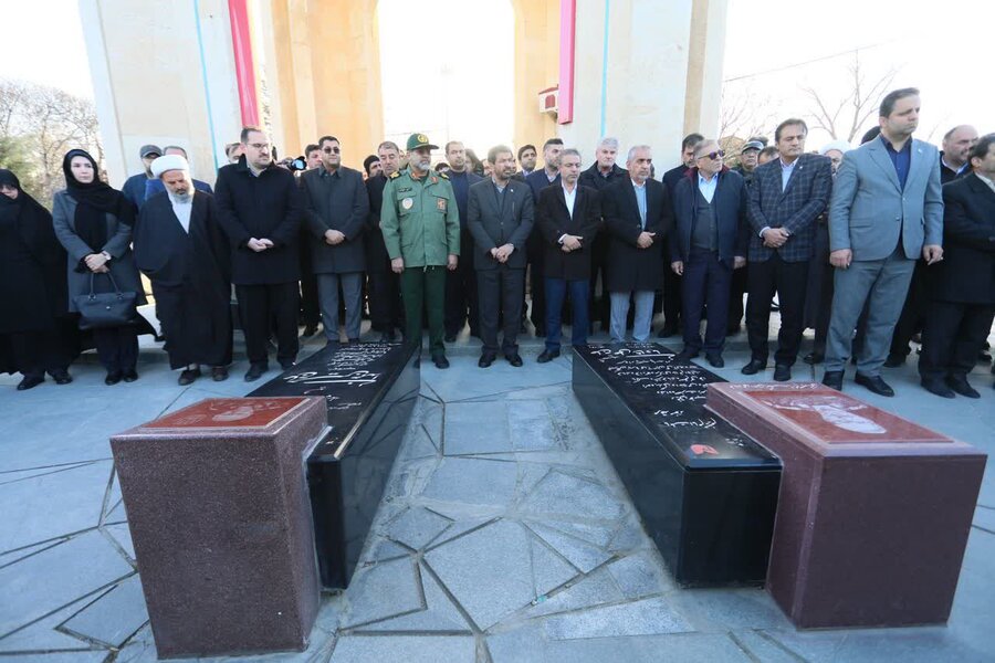 آیین غبارروبی و عطر افشانی گلزار شهداء به مناسبت دهه فجر انجام شد