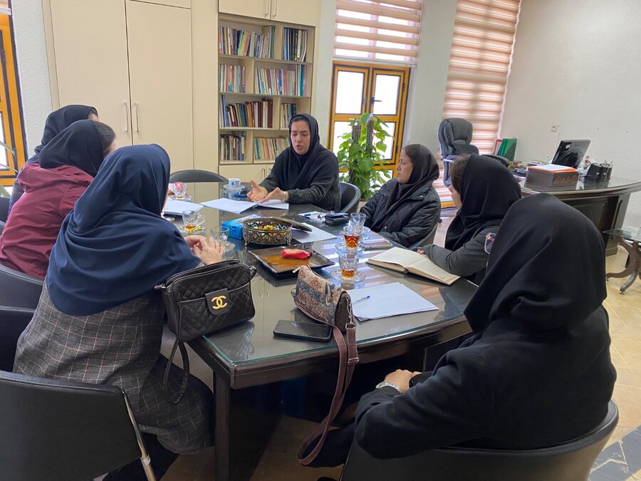 برگزاری جلسه مددکاری با رویکرد مدیریت مورد ویژه شهرستان‌های رشت و لاهیجان  