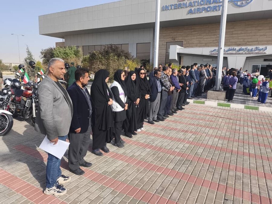 لامرد|همزمان با آغاز دهه فجر؛ مراسم نمادین استقبال از امام راحل با حضور بهزیستی لامرد برگزار شد