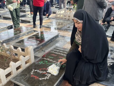 پاکدشت | غبار روبی مزار شهدا به مناسبت دهه مبارک فجر