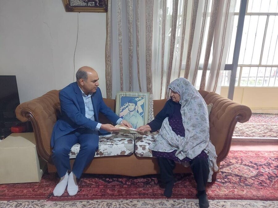 رباط کریم |بازدید رئیس بهزیستی شهرستان از منزل مددجویان