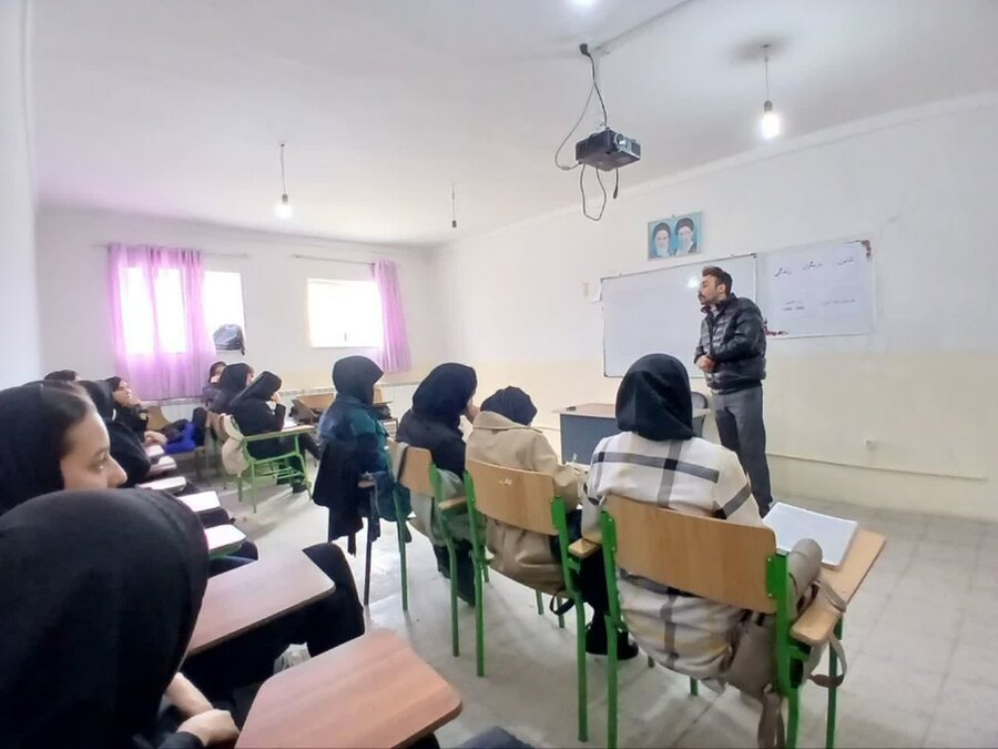 حضور اورژانس اجتماعی ۱۲۳ در هنرستان سماء شهر دلبران قروه