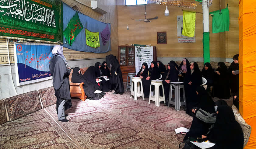 طرح حمایت از زنان سالمند و پاتوق های سالمندی محله محور در استان قم در حال برگزاری است