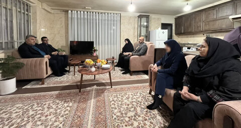 ساوجبلاغ | تجلیل فرماندار از جوان رهسپار شده به زندگی مستقل / به مناسبت هفته جوان