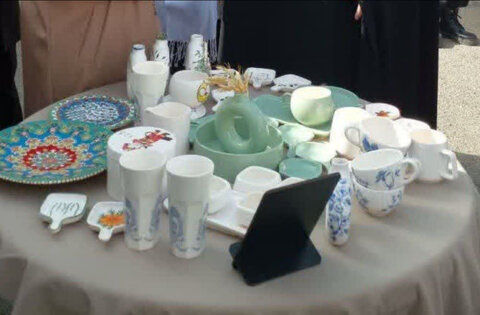 ساوجبلاغ | به مناسبت دهه مبارک فجر /نمایشگاه دستاوردهای عزیزان دارای معلولیت مراکز حرفه آموزی پسرانه و دخترانه در مرکز عرفان برگزار شد