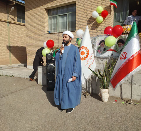 ساوجبلاغ | آغاز گرامیداشت برنامه‌های دهه فجر بهزیستی ساوجبلاغ با نواخته شدن زنگ انقلاب