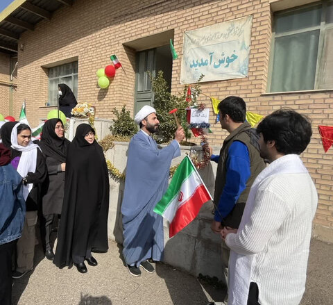 ساوجبلاغ | آغاز گرامیداشت برنامه‌های دهه فجر بهزیستی ساوجبلاغ با نواخته شدن زنگ انقلاب