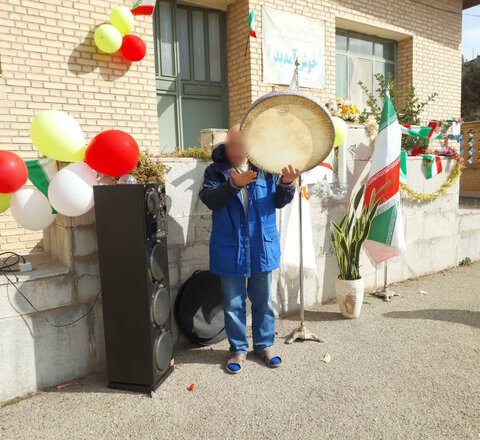 ساوجبلاغ | آغاز گرامیداشت برنامه‌های دهه فجر بهزیستی ساوجبلاغ با نواخته شدن زنگ انقلاب