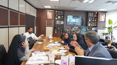 جلسه برنامه‌ریزی برای برگزاری پویش سلام محله با حضور قدسیه آب‌شناس