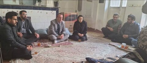 دیدار معاون دادستان و قضات اجرای احکام به همراه رئیس بهزیستی شهرستان میاندوآب با مادر دچار ضایعه نخاعی