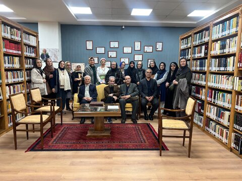 پانزدهمین نشست اعضای مرکز "مهر و گفتگوی" استان در کتابخانه مرکزی رشت تشکیل شد