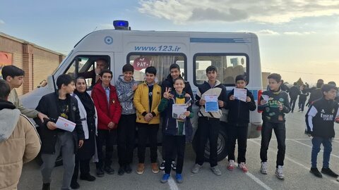 ساوجبلاغ | اجرای طرح نشاط اجتماعی توسط کارشناسان اورژانس اجتماعی در مدرسه نیکان ماموت