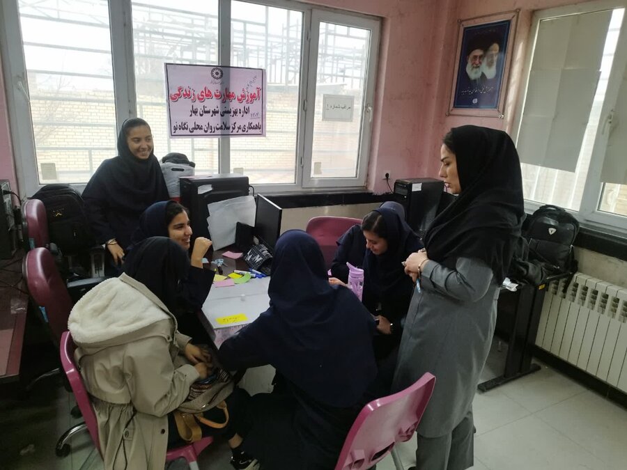 بازدید کارشناسان استانی دفتر مشاوره بهزیستی از طرح‌های آموزشی در شهرستان بهار