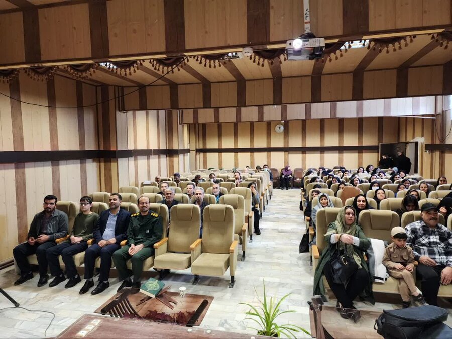 حضور بازنشستگان بهزیستی ملایر در مراسم دهه فجر