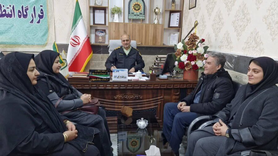 جلسه مشترک ریاست و کارشناسان اداره بهزیستی، مددکاران با فرمانده نیروی انتظامی شهرستان چهاربرج