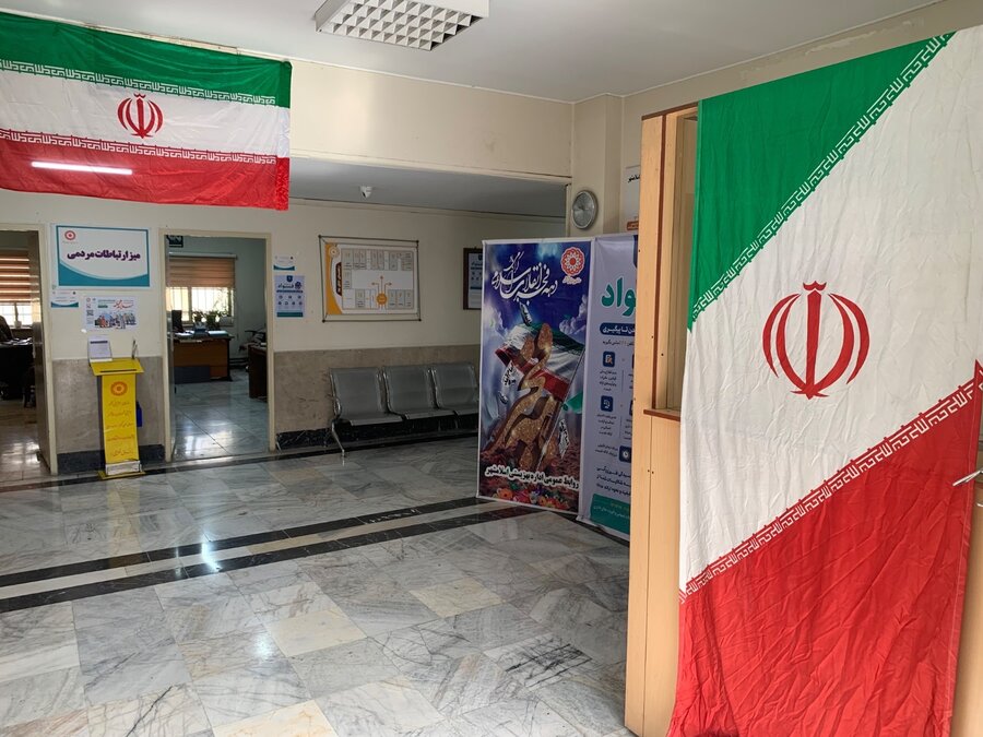 اسلامشهر|  تزئین و آذین‌بندی اداره بهزیستی  به مناسبت دهه فجر