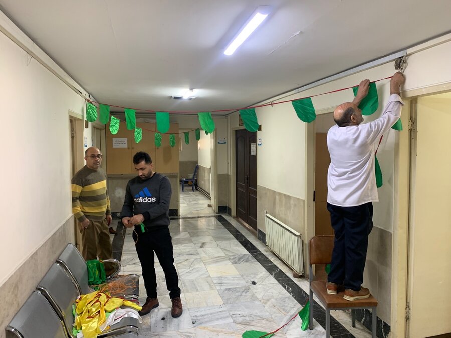 اسلامشهر|  تزئین و آذین‌بندی اداره بهزیستی  به مناسبت دهه فجر