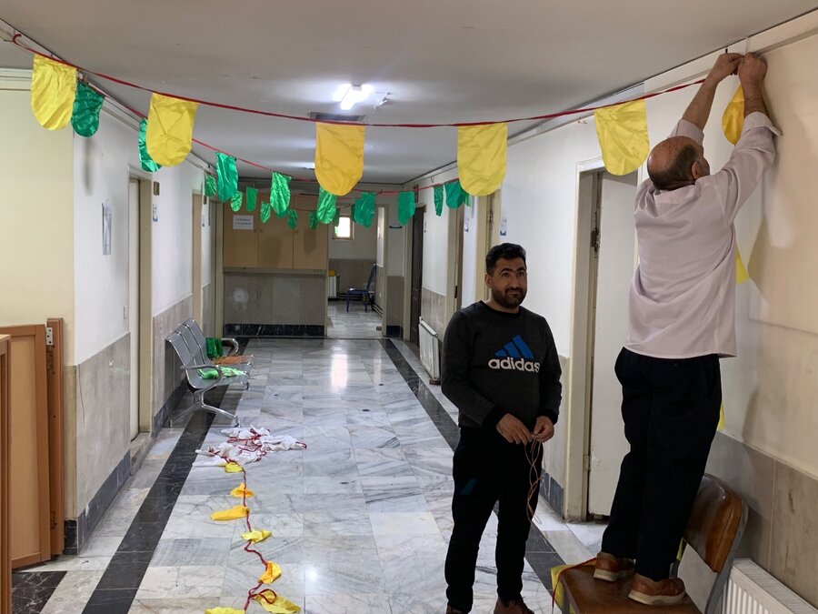 اسلامشهر|  تزئین و آذین‌بندی اداره بهزیستی  به مناسبت دهه فجر