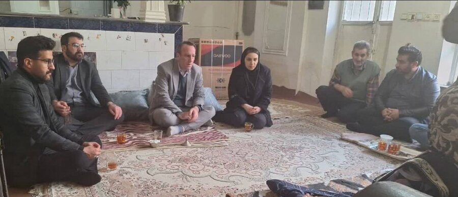 دیدار معاون دادستان و قضات اجرای احکام به همراه رئیس بهزیستی شهرستان میاندوآب با مادر دچار ضایعه نخاعی