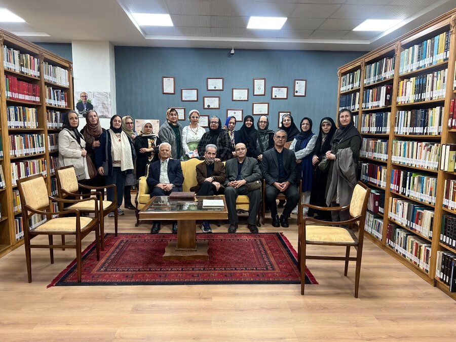 پانزدهمین نشست اعضای مرکز "مهر و گفتگوی" استان در کتابخانه مرکزی رشت تشکیل شد