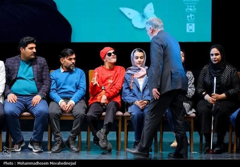 آیین پایانی چهل‌وچهارمین جشنواره تئاتر فجر، روز یکشنبه ۱۲ بهمن‌ماه با حضور هنرمندان و اهالی تئاتر کشور در تالار وحدت برگزار شد