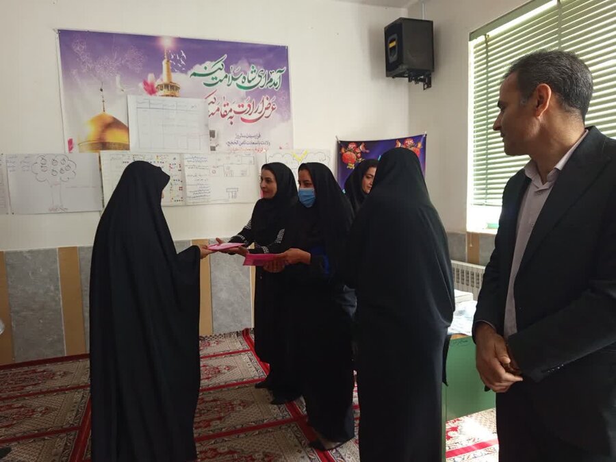 برگزاری  اختتامیه طرح مانا و پویش سلام محله در  دبیرستان امام رضا (ع) شهرستان میبد به همت موسسه کارساز بنده نواز ( مرکز مثبت 6565) 