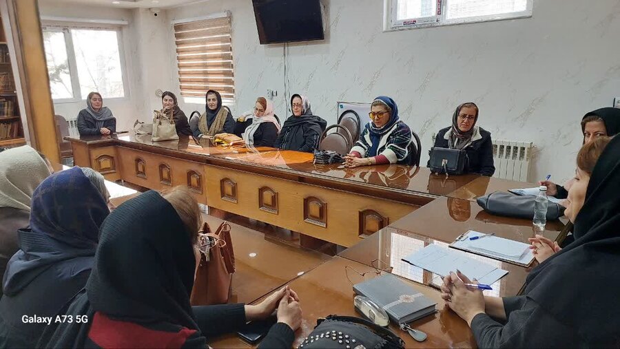 جلسه توجیهی تشکیل گروه همیار زنان سرپرست خانوار در سقز برگزار شد
