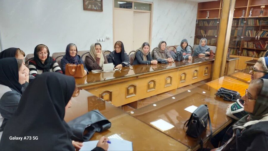 جلسه توجیهی تشکیل گروه همیار زنان سرپرست خانوار در سقز برگزار شد 
