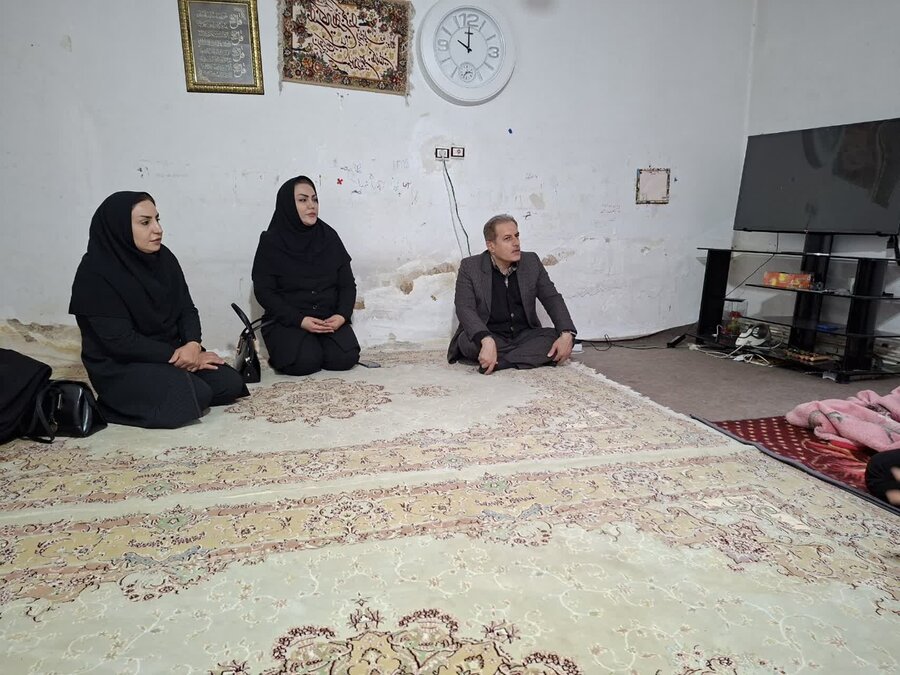 دیدار معاون فرماندار کامیاران با خانوادههای دارای عضو معلول