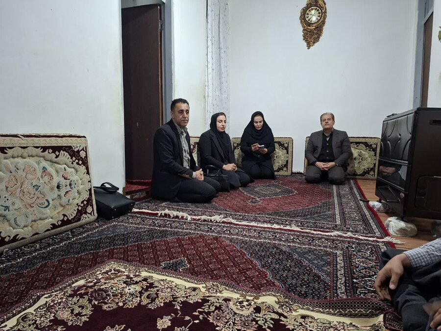 دیدار معاون فرماندار کامیاران با خانواده‌های دارای عضو معلول