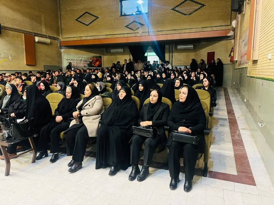 اهدای جهیزیه به دو زوج جوان تحت حمایت بهزیستی کامیاران