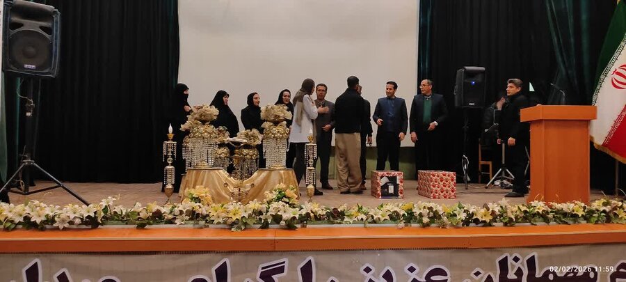 اهدای جهیزیه به دو زوج جوان تحت حمایت بهزیستی کامیاران